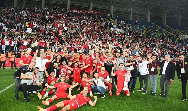 Karaman FK'dan Kupa töreni