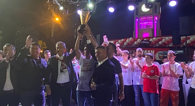 Karaman FK Şampiyonluk sevincini taraftarıyla paylaştı