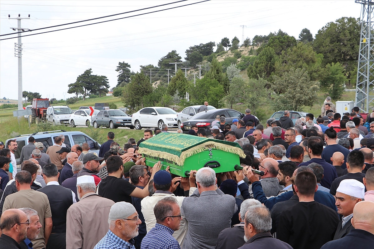 Karaman'da mantar zehirlenmesi sonrası hayatını kaybeden kızın cenazesi defnedildi