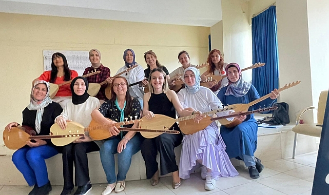 Karamanlı Kadınlar Bağlama ile Hayata Bağlandı.