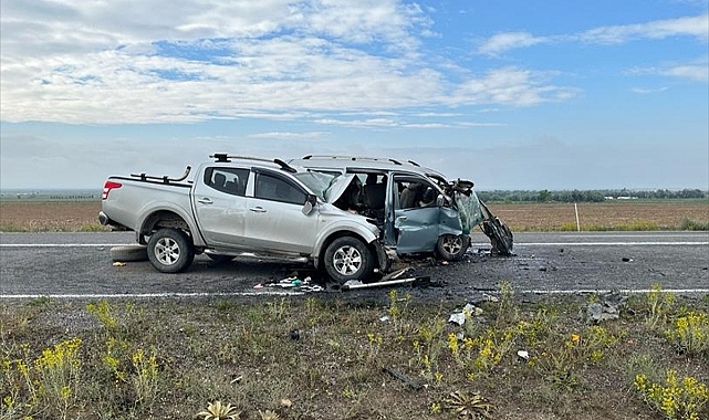 Konya'da iki kamyonet çarpıştı, 4 kişi öldü