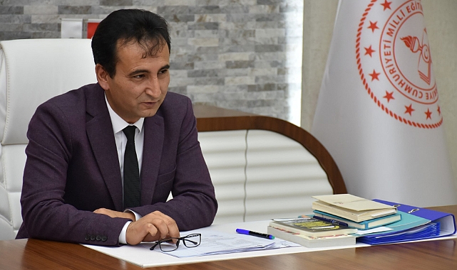 M.E. İl Müdürü Mehmet Çalışkan’dan Karne Mesajı  “KENDİNİZİ, ÜLKEMİZİ, İNSANIMIZI DAHA YAKINDAN TANIYACAĞINIZ KEYİF DOLU BİR TATİL GEÇİRMENİZİ DİLİYORUM”