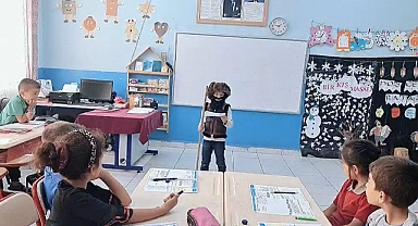 Öğrenci Karamanoğlu Mehmet Bey  Oldu Arkadaşlarına Ecdadını Anlattı