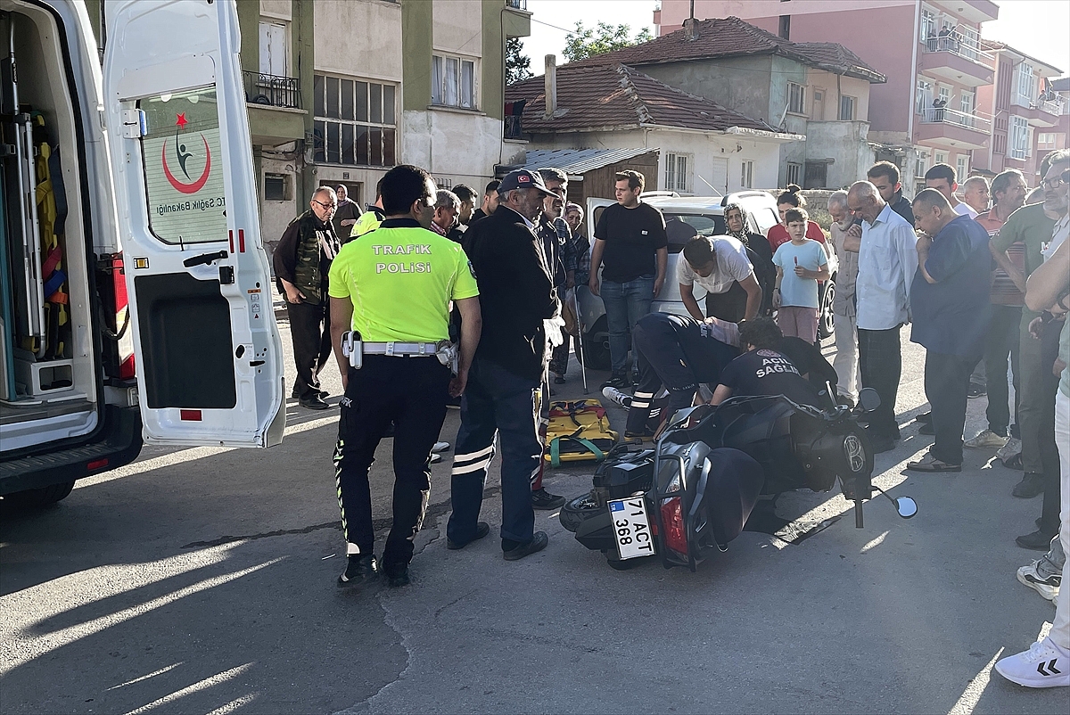 Otomobille çarpışan motosikletin sürücüsü ağır yaralandı