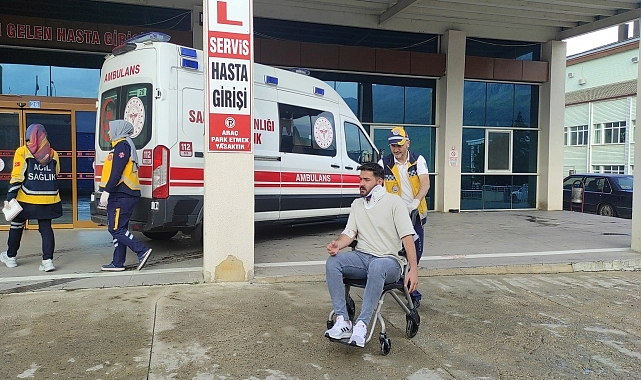 Otomobillerin çarpıştığı kazada 2 kişi yaralandı