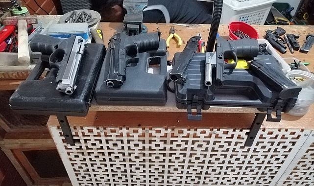 Silah kaçakçılığı ve ticareti iddiasıyla 3 şüpheli tutuklandı
