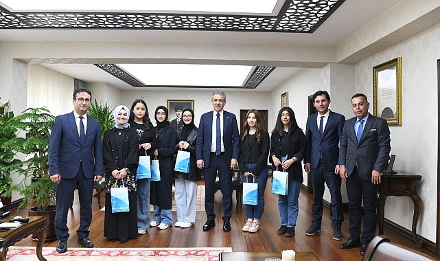 TÜBİTAK Bölge Birincisi Öğrencilerden Vali Akkoyun’a Ziyaret