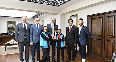 Türkiye Şampiyonlarından Vali Akkoyun'a Ziyaret