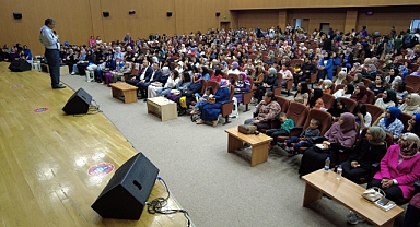 Ünlü Yazar Hayati İnanç Sevenleriyle Buluştu