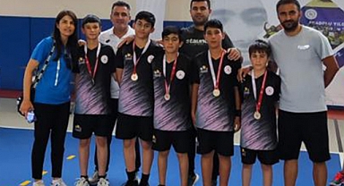 Analig Badminton'da Çeyrek Finale Yükselen Takımlar Belli Oldu