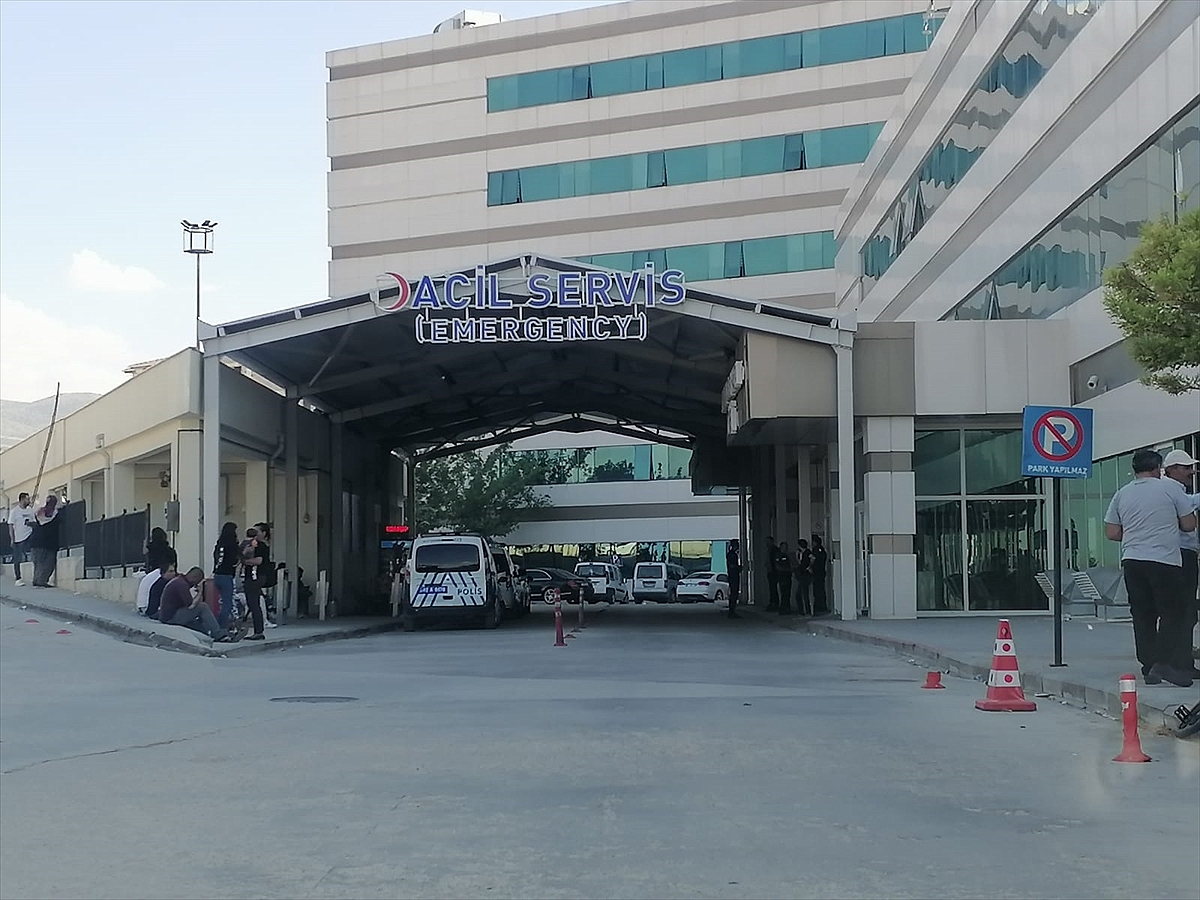 Bıçaklı kavgada 1 kişi öldü