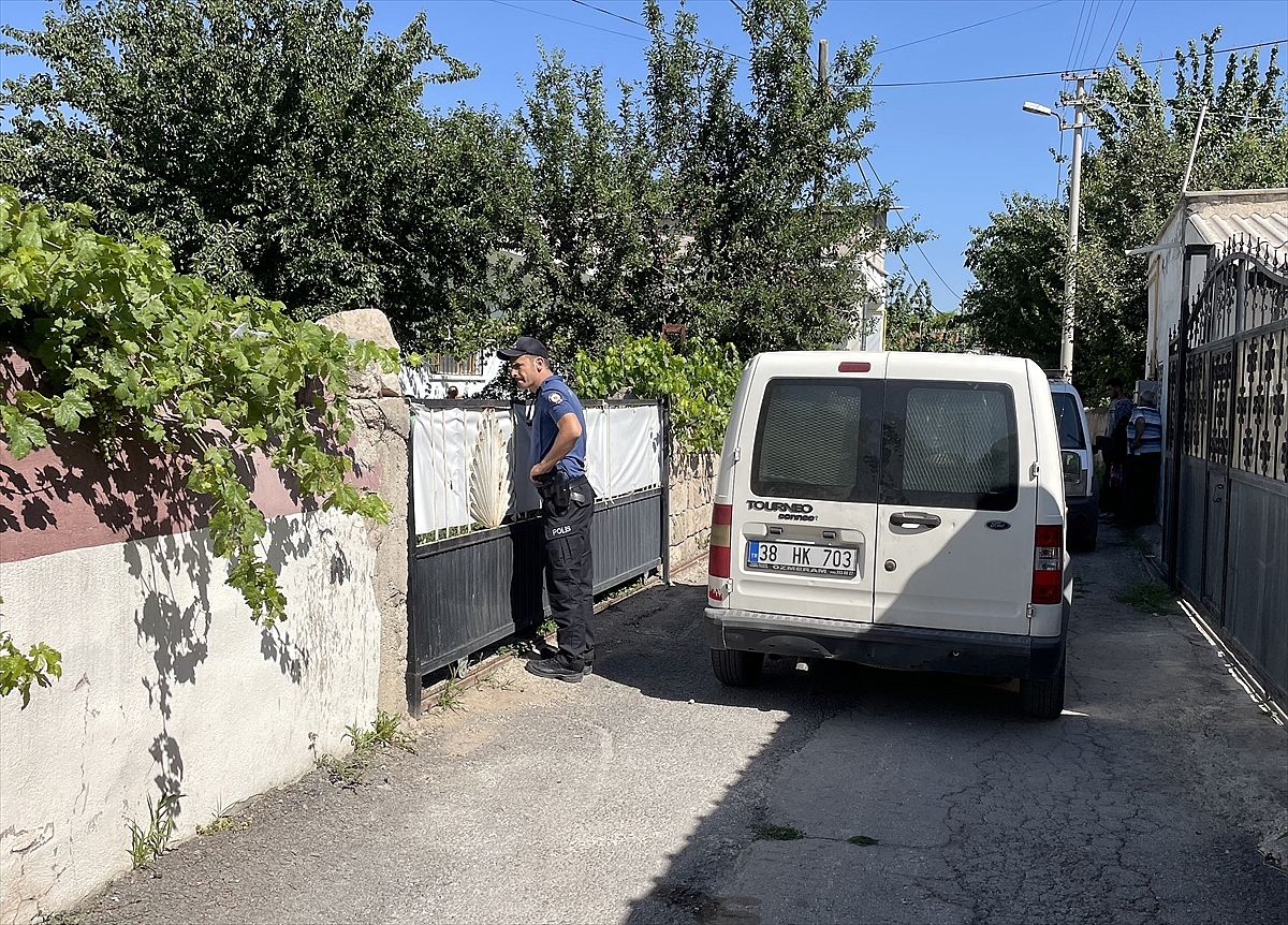 Bir kişi kardeşini silahla yaraladı