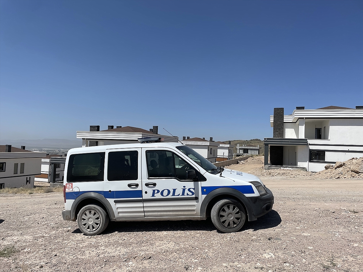 Çalıştığı inşaatta tabancayla vurulan işçi yaralandı