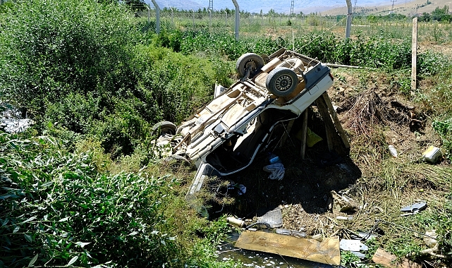 Devrilen otomobildeki 1 kişi öldü, 2 kişi yaralandı