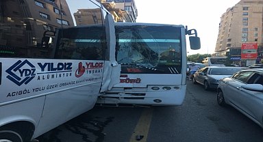 İki halk otobüsünün çarpıştığı kazada 9 kişi yaralandı