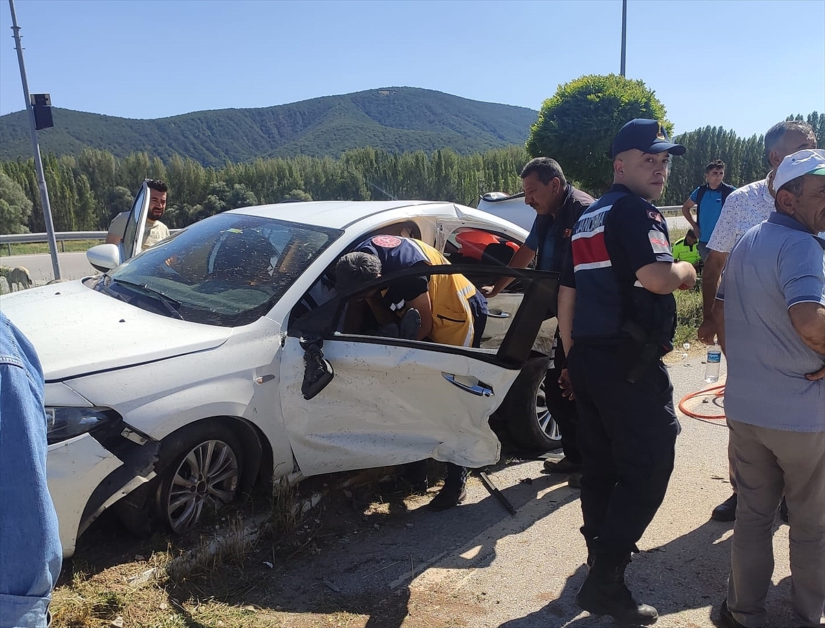 İki otomobilin çarpışması sonucu 7 kişi yaralandı