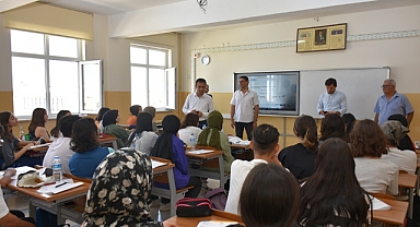 İl Müdürü Çalışkan, Üniversite Sınavına Hazırlanan Öğrencilerle Bir Araya Geldi
