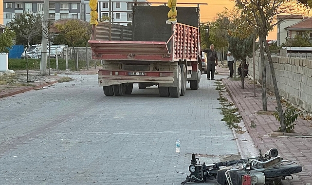Kamyonun çarptığı motosikletin sürücüsü öldü