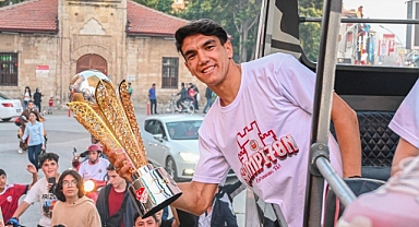 Kaptan gemisini terk mi ediyor?