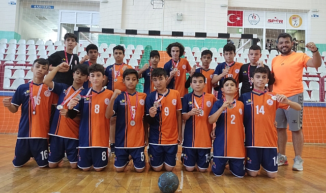 Karaman ANALiG Hentbol takımı yarı finalde