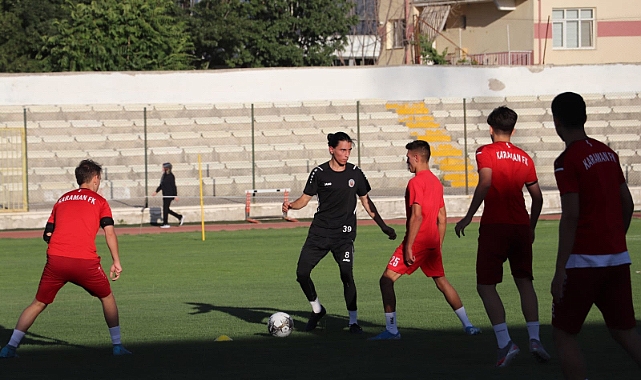 Karaman FK topbaşı yaptı