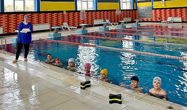 Karaman Göztepe Futbol Akademisi’nden Yüzme Kursları