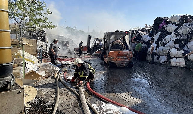 Keçe üretilen fabrikada çıkan yangın söndürüldü