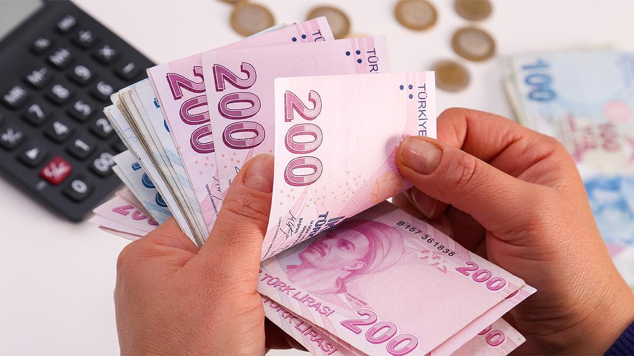 Memur maaşı ve emekli aylıklarını arttıran düzenlemeyi içeren Kanun Resmi Gazete'de yayımlandı