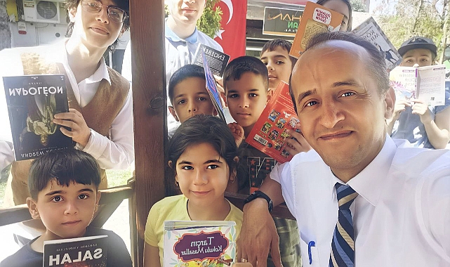 Öğrenciler tatilde de kitap okumaya devam ediyor
