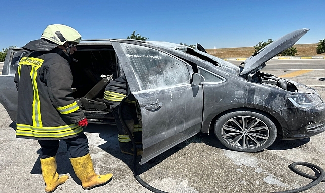 Otomobilde çıkan yangın söndürüldü