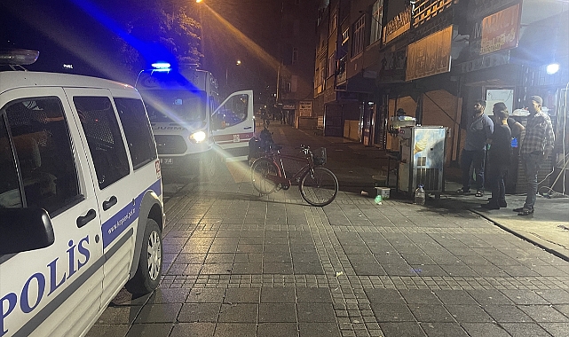 Parkta otururken silahlı saldırıya uğradılar