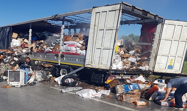 Tır dorsesinde çıkan yangın söndürüldü
