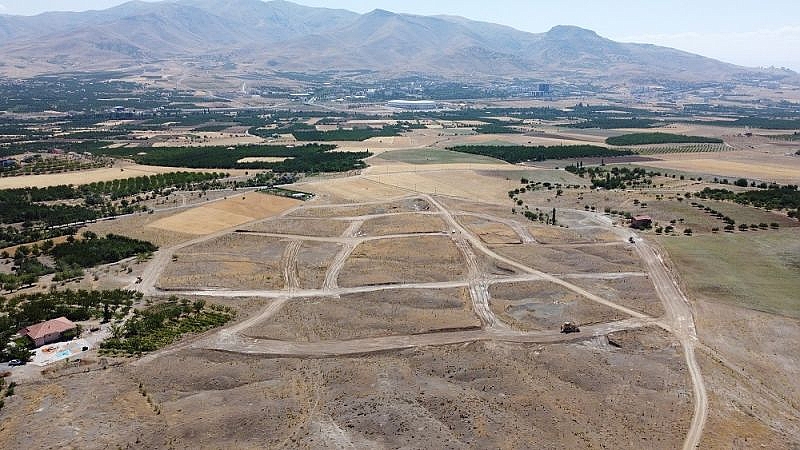 TOKİ, 27 ilde 213 iş yerini açık artırma ile satacak