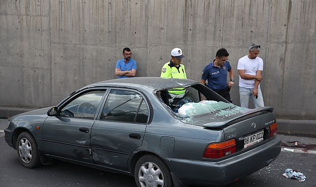 Trafik kazası sonrası bıçaklı ve sopalı kavga. 1 yaralı