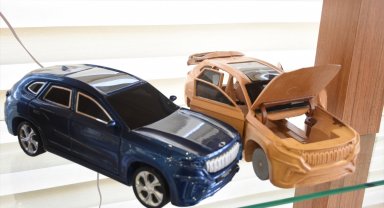 Türkiye'nin yerli otomobili Togg'un ahşaptan oyuncağını üretiyorlar