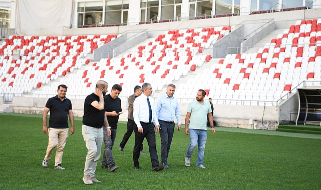 Vali Akkoyun Karaman Stadyumu'nda incelemelerde bulundu