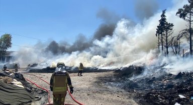 Yatak fabrikasında yangın çıktı