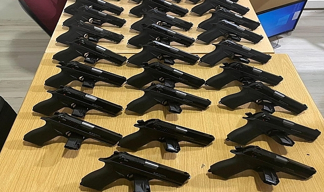 1 araçta 35 adet ruhsatsız tabanca ele geçirildi