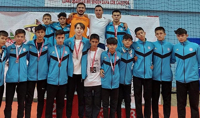 Analig Güreş’te Kerim Abdollahi Türkiye Şampiyonu Oldu