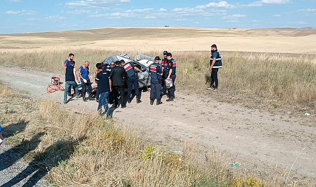 Beton mikseriyle çarpışan otomobildeki 2 kişi öldü, 1 kişi yaralandı
