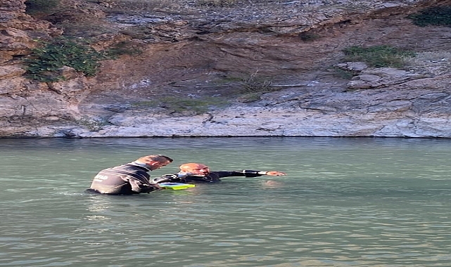 Çaya giren 12 yaşındaki çocuk boğuldu