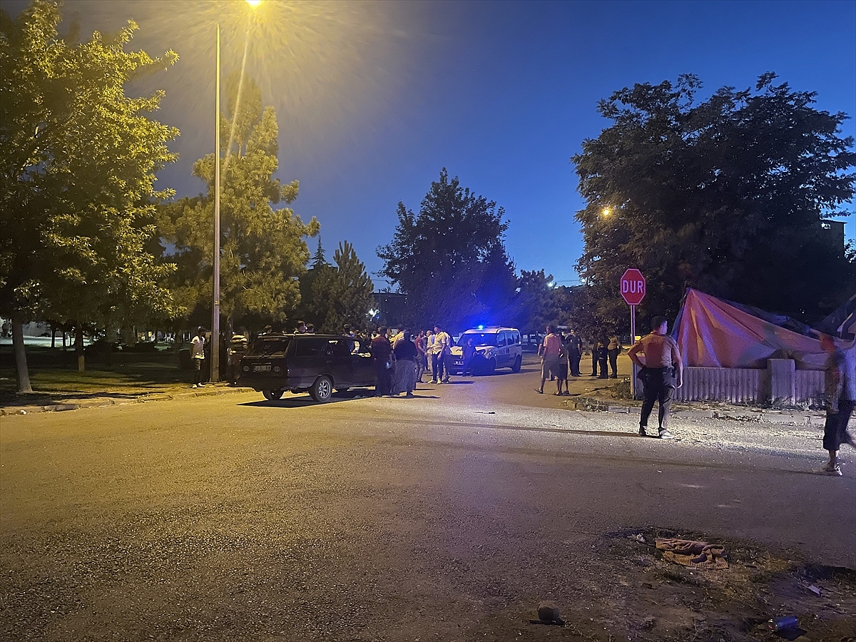 Düğünde çıkan silahlı kavgada 3 kişi yaralandı