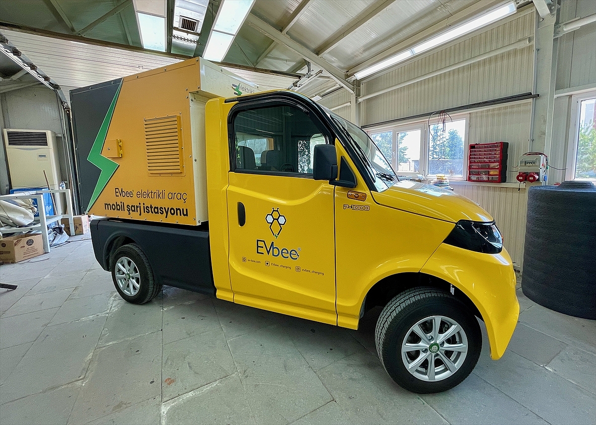 Elektrikli araçlara hızlı enerji sağlayan mobil şarj istasyonu geliştirildi