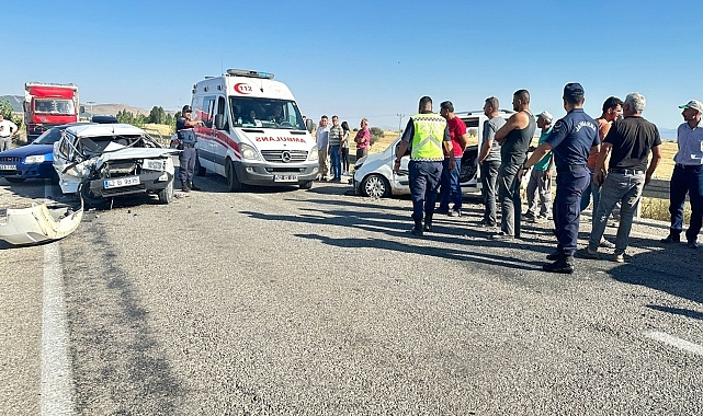 İki aracın çarpıştığı kazada 7 kişi yaralandı
