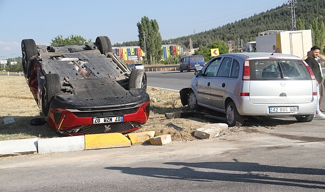 İki otomobil çarpıştı, 6 kişi yaralandı
