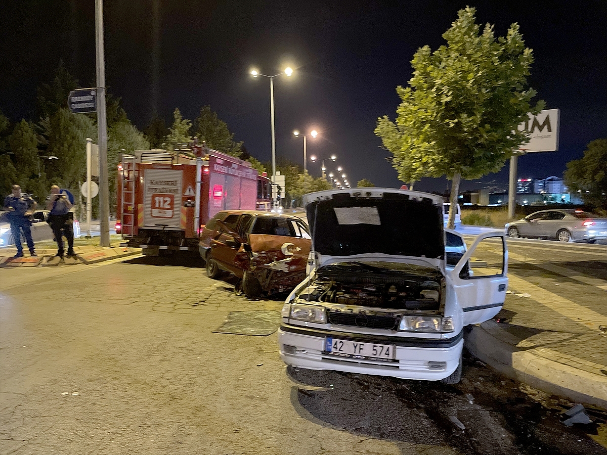 İki otomobilin çarpıştığı kazada 5 kişi yaralandı