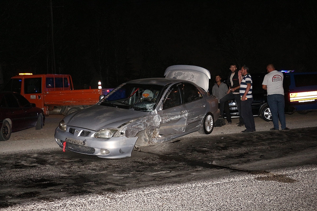 İki otomobilin çarpıştığı kazada 7 kişi yaralandı