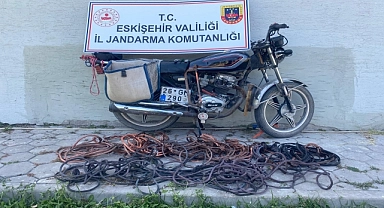Kablo hırsızlığı yaptıkları iddiasıyla 2 şüpheli yakalandı
