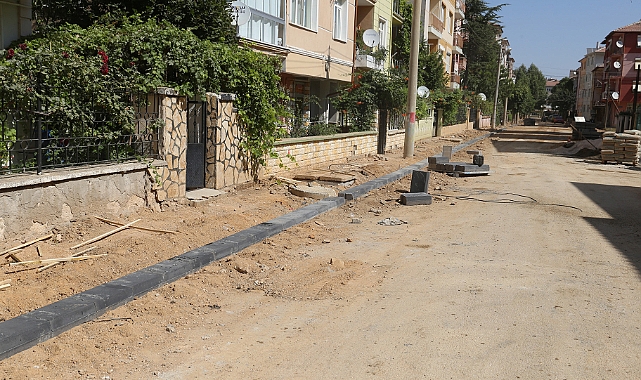 Kaldırım Çalışmaları Valide Sultan Mahallesi'nde