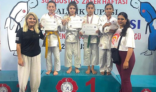 Karaman'ın Altın Kızları Madalya Geleneğini Bozmadı